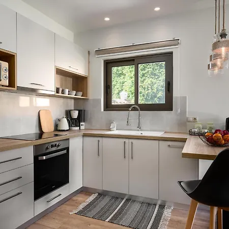 Phos Elegant Residences By Konnect, 400m To The *