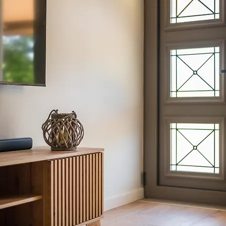 Phos Elegant Residences By Konnect, 400m To The *