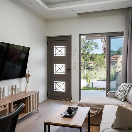 Phos Elegant Residences By Konnect, 400m To The Apartmán Dassiá