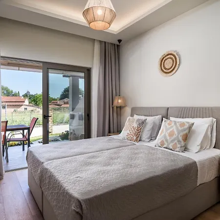 Phos Elegant Residences By Konnect, 400m To The Apartmán *