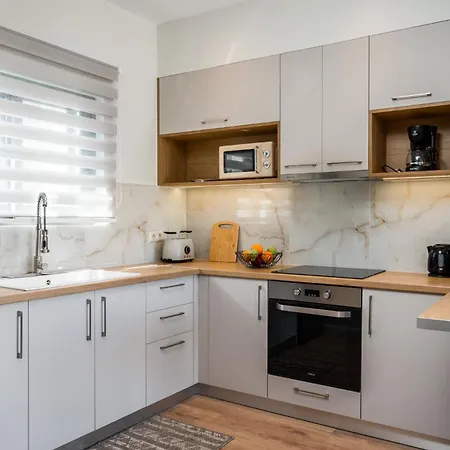 Phos Elegant Residences By Konnect, 400m To The Apartmán