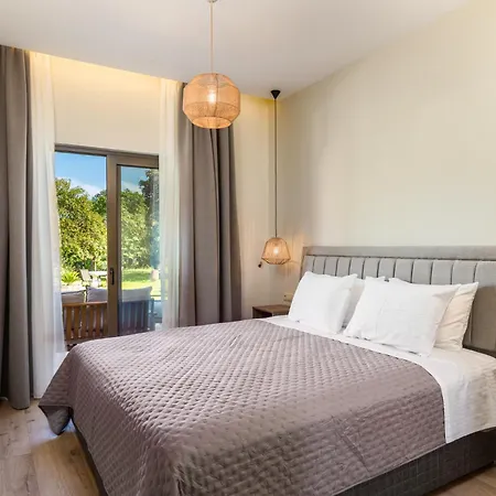 Phos Elegant Residences By Konnect, 400m To The Appartamento
